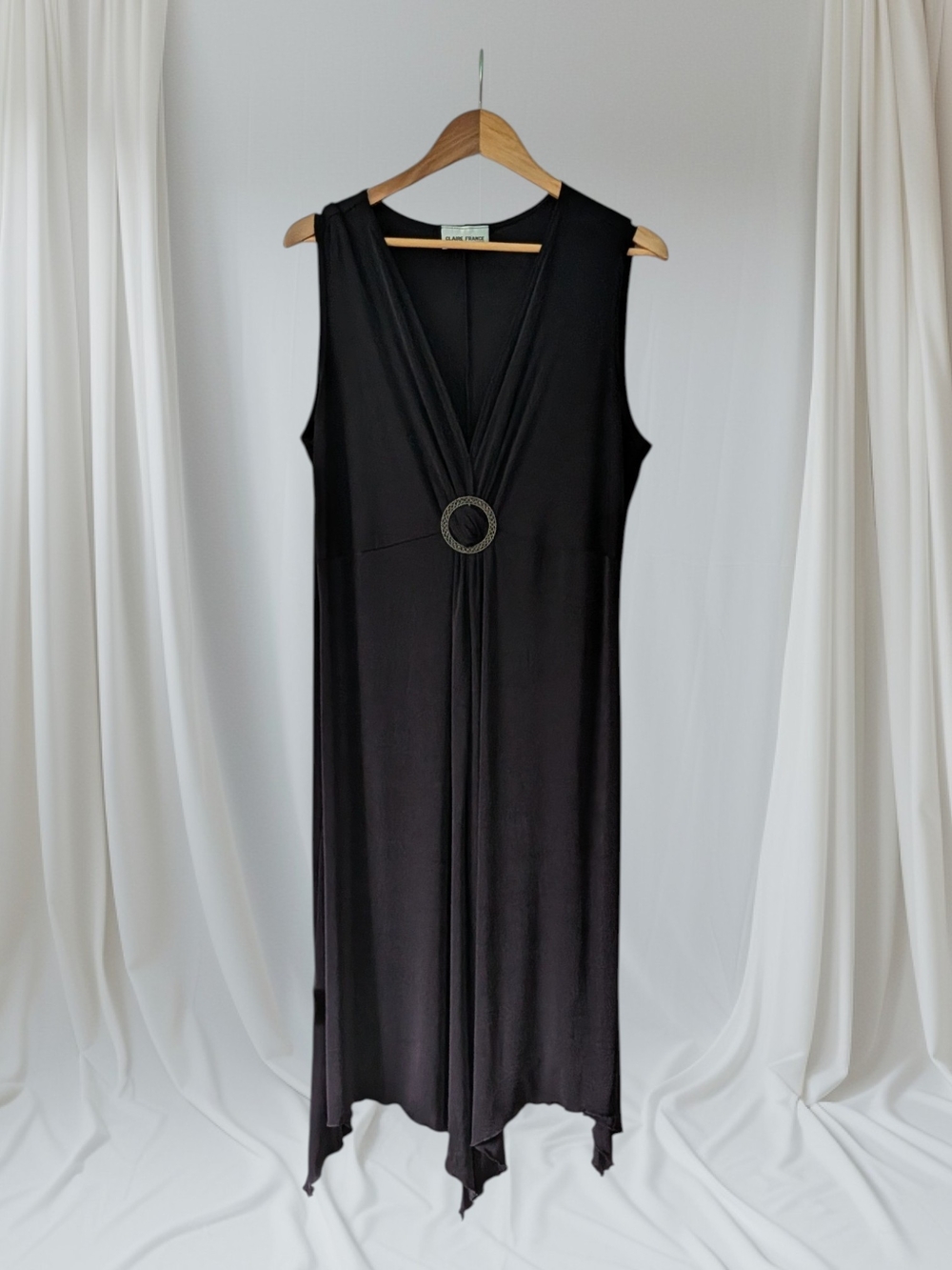 Elegant Black V-Neck Maxi Dress with Center Ring Detail